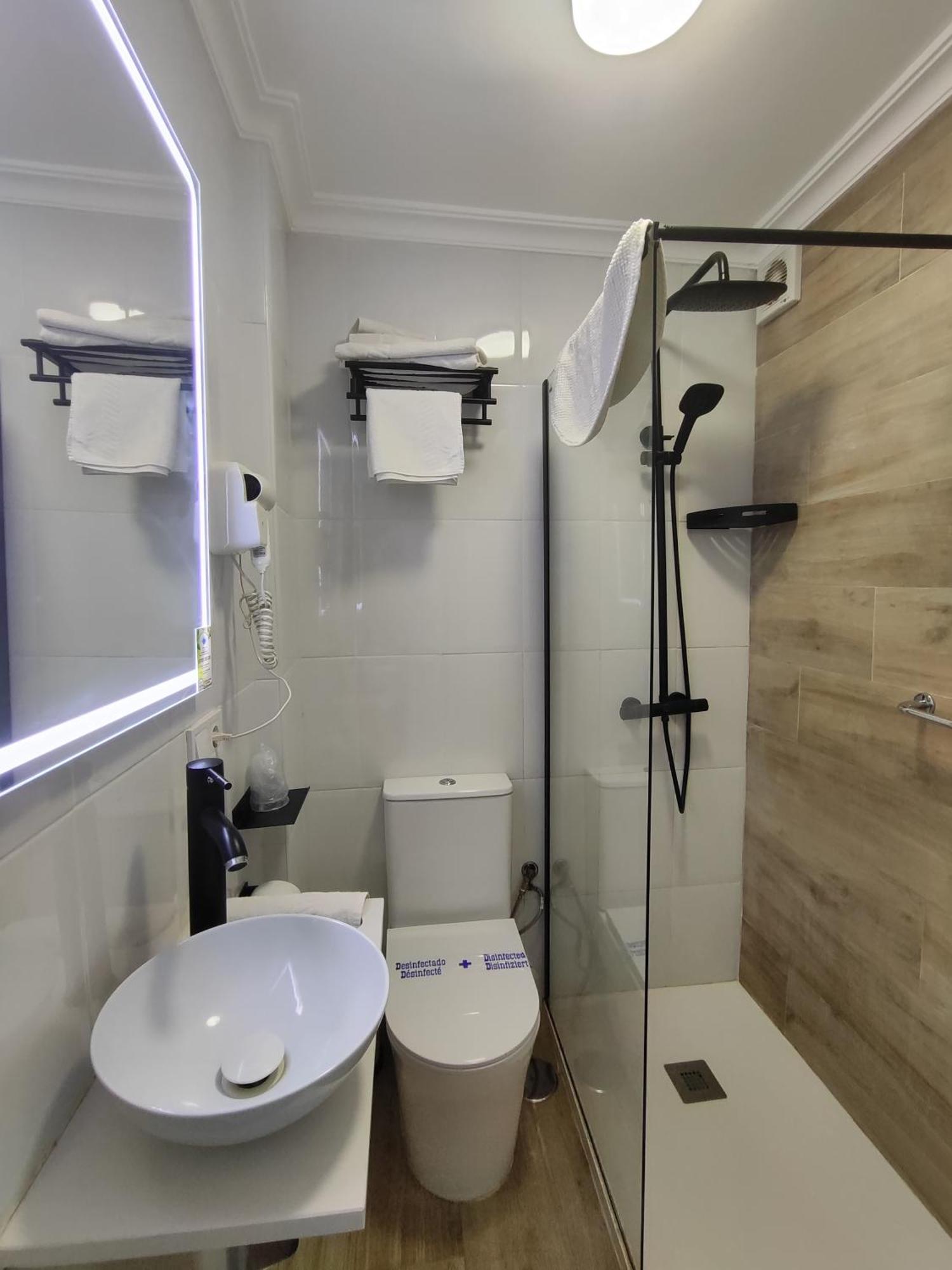 Hostal Lucy Santander Zewnętrze zdjęcie